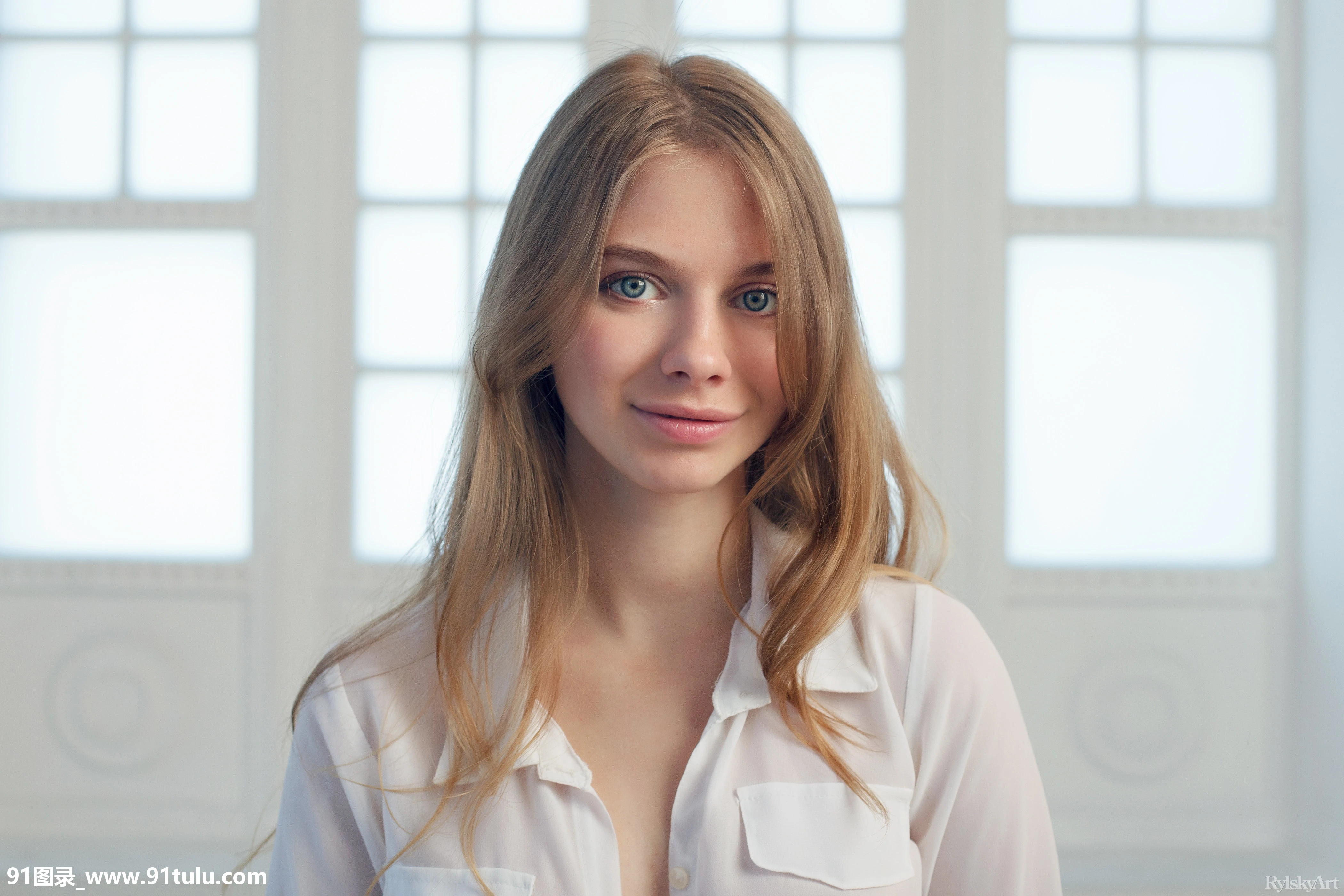 RylskyArt   Siya   Yarkaya [29P][パスポート 証明 写真 背景]