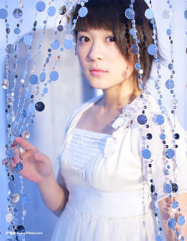 纯情写在脸上 少女兔年贺岁写真 [18P][伊藤 千晃 写真 展]