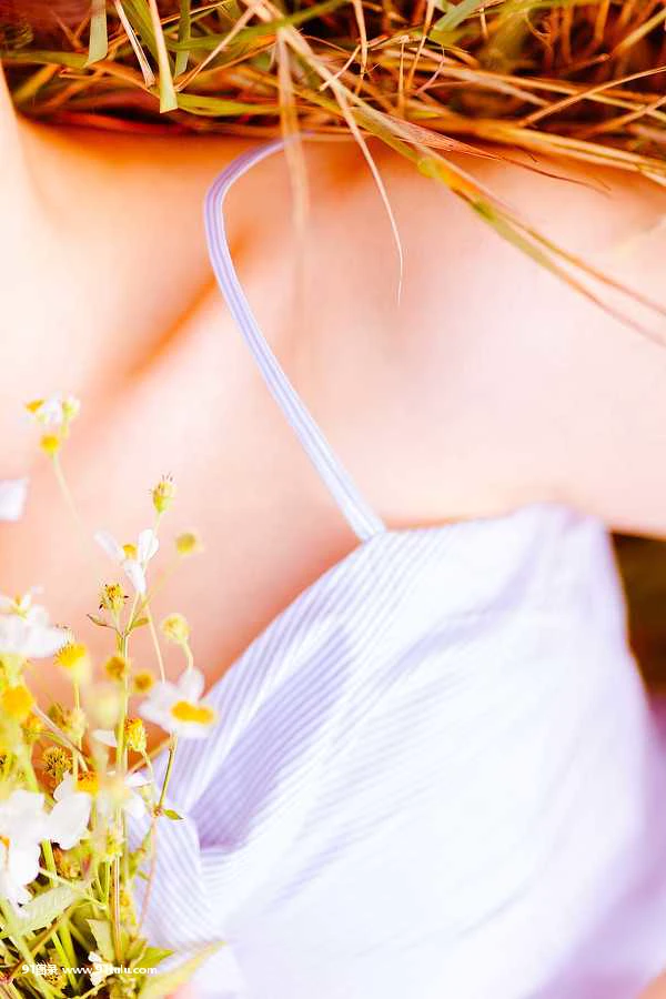 少女与花儿 [15P][ナオト カトパン 写真]