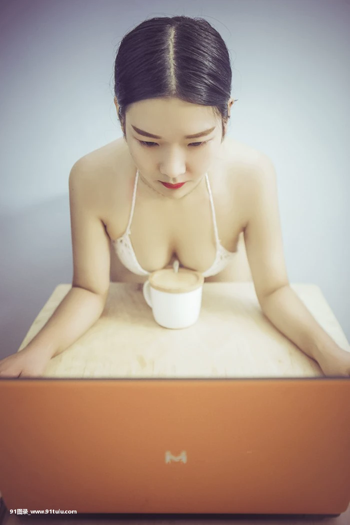 冷艳少女肤如凝脂撩衣揉胸太致命 [51P][mac 写真 pdf]