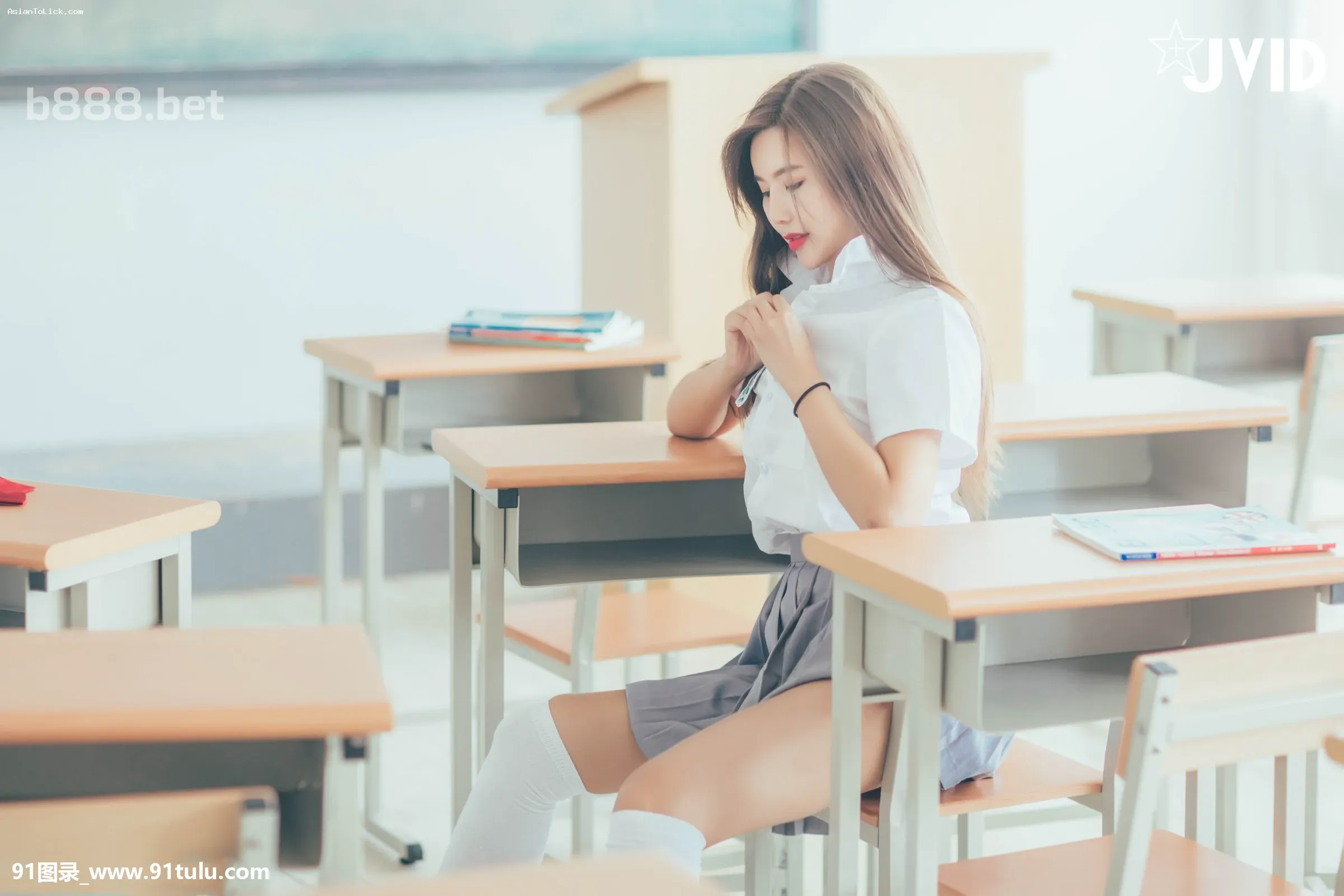 木木森   教室没人 [104P][台湾街头相亲节目 裸照]