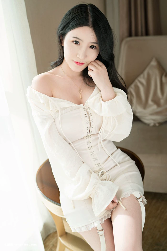 丽质佳人谢芷馨饱满酥胸诱人至深 [40P][tumblr 露出]