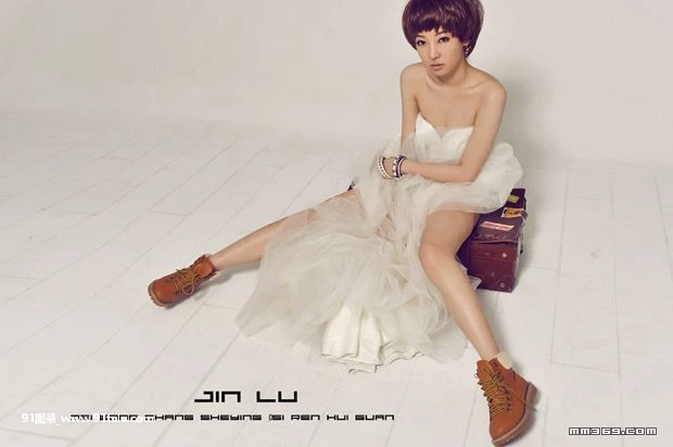 时尚可爱婚纱照有点小性感 [25P][写真 断 捨 離 基準]