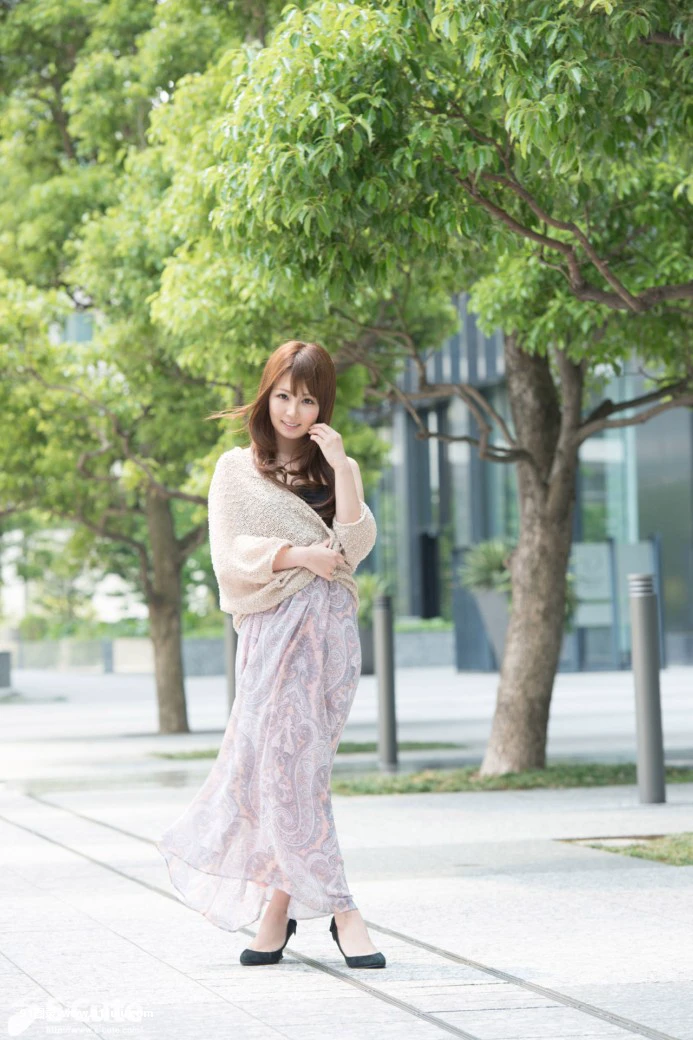 不仅长相靓丽甜美，而且皮肤白嫩，身材凹凸有致，实在是太难得了 [25P][ノート パソコン フリー 素材 写真]