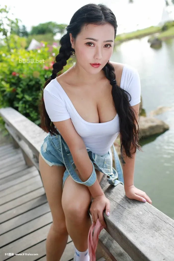 美臀女神玛鲁娜粉嫩翘臀姿势诱人 [44P][iphone エフェクト 写真]